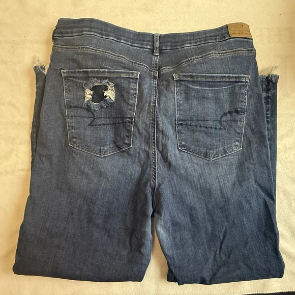 American Eagle Plus Size Women's Distressed Next Level Stretch Jeans - Picture 3 of 5